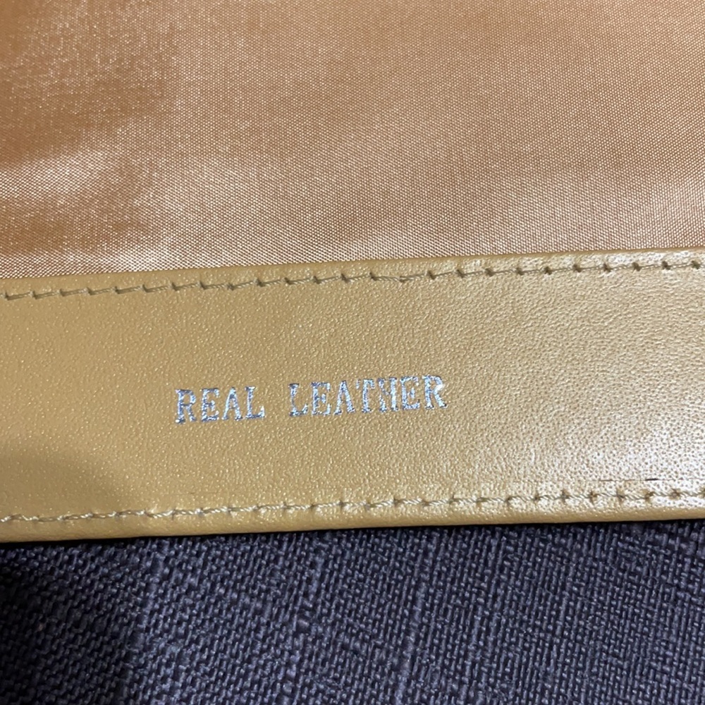 Yellow leather passport cover - Picture 3 of 4